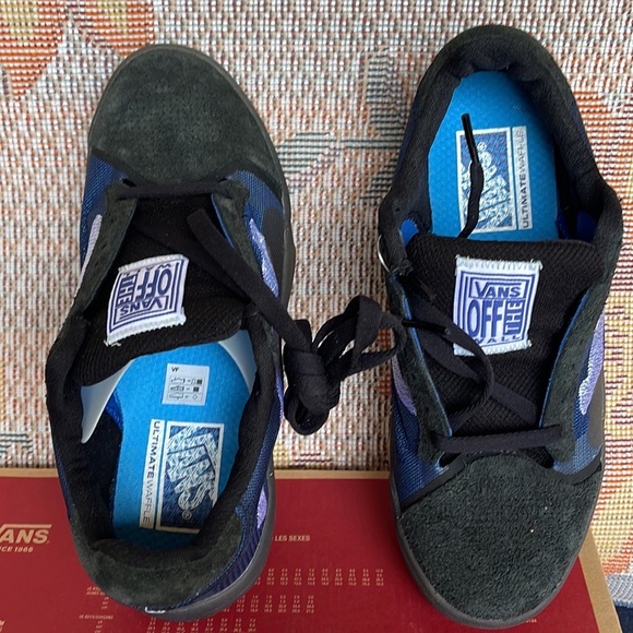 Vans WMNS Evdnt Ultimatewaf
(Deuce) Black/True Blue
VN0ASDY78B2
Sneakers - Picture 7 of 16